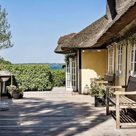 Vakantiehuis Reetdach-ferienhaus-mit-traumhaftem-panoramameerblick
