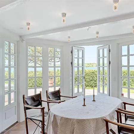 Vakantiehuis Reetdach-ferienhaus-mit-traumhaftem-panoramameerblick *
