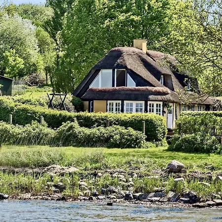 Reetdach-ferienhaus-mit-traumhaftem-panoramameerblick Vakantiehuis