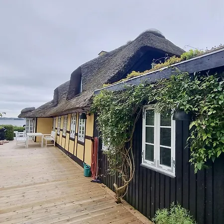 Reetdach-ferienhaus-mit-traumhaftem-panoramameerblick * Abjerg